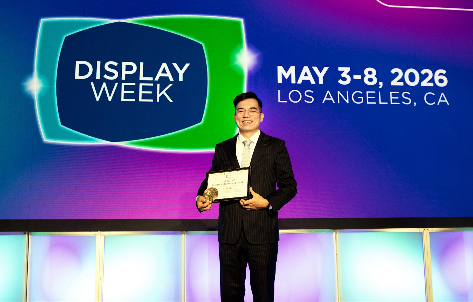 SID ������Ϣ��ʾѧ�ᣨSociety for Information Display, SID����ȫ����ʾҵ��ʢ�©��� Display Week 2026�����ڼ䣬�����ҵ�ܳ�������ʿ��ƴ��������������ܾ����߼���Ӫ�˳��¸��ʲ�ʿ������������David Sarnoff ��ҵ�ܳ����׽�����